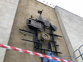 Театр кукол имени С.В. Образцова ждет с реставрации свой главный символ – уникальные часы 