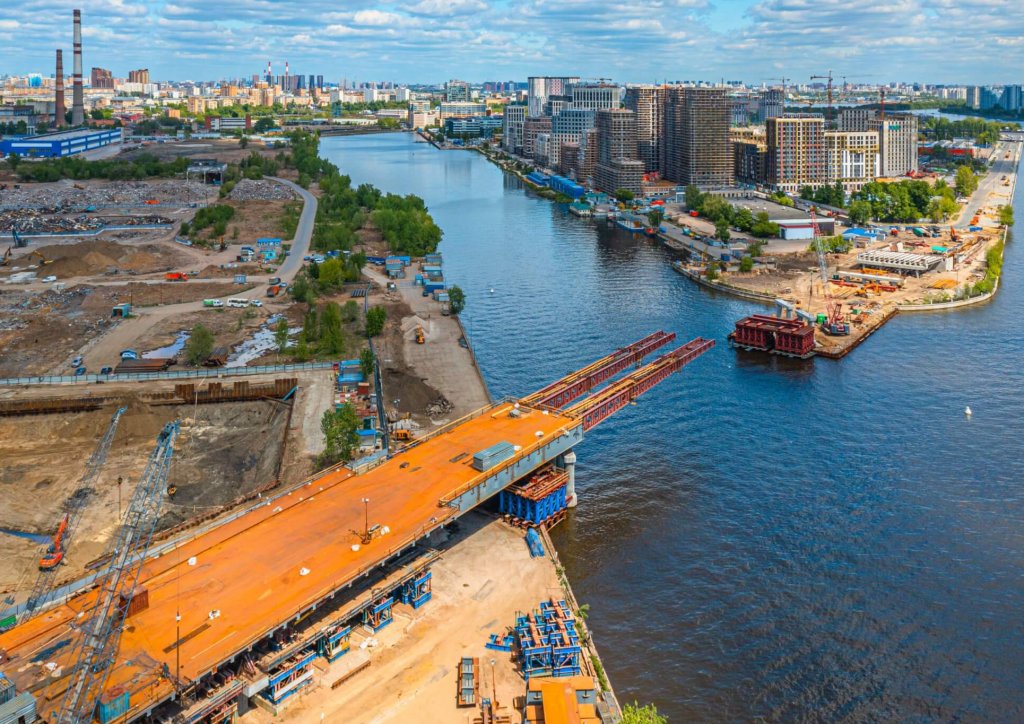 В Москве завершается стройка моста через затон Новинки 
