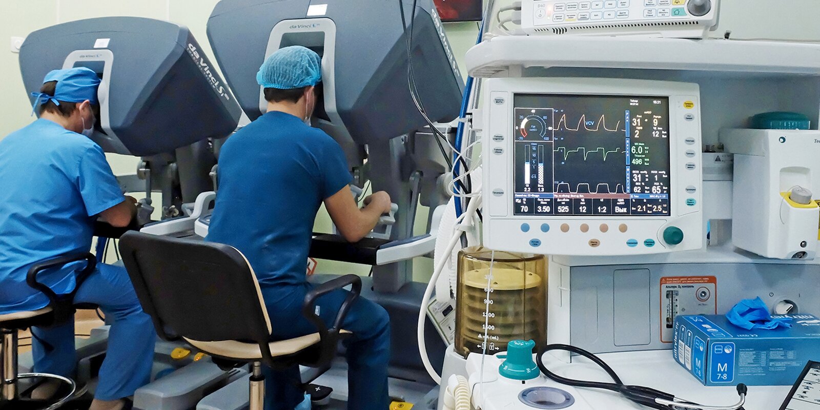 В Боткинской больнице начал работу робот-хирург