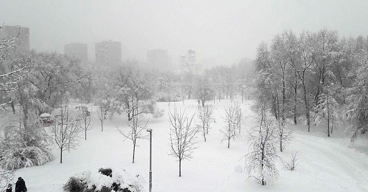 Москву засыпал сильнейший снегопад за 13 лет