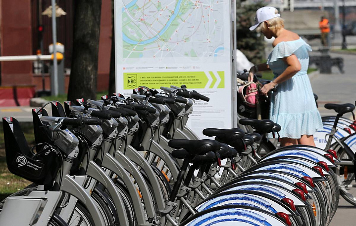 В столице заработал прокат самокатов и велосипедов