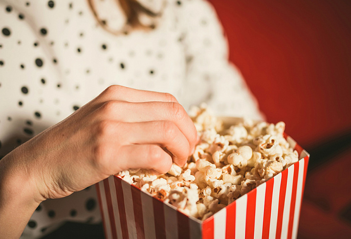 Депутат хочет запретить хруст попкорна в кинотеатрах