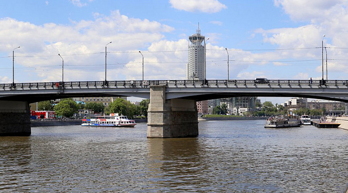 Спасатели вытащили из Москвы-реки двух пьяных мужчин