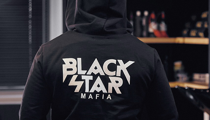 Посетитель столичного ТЦ лишился куртки Black Star Mafia