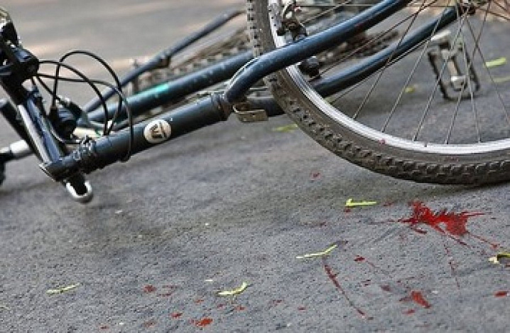 На юго-западе Москвы грузовик насмерть сбил велосипедиста