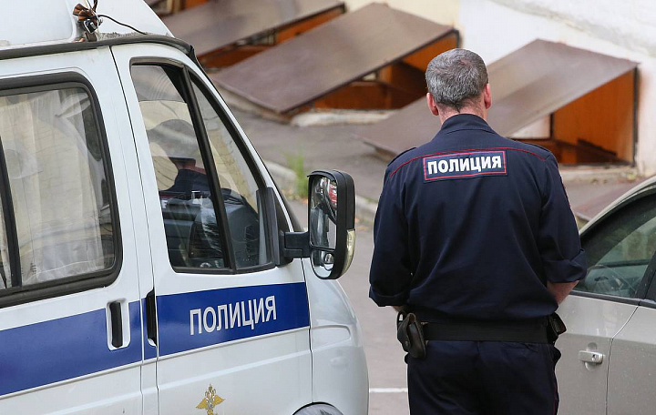 Злоумышленник в Москве избил мужчину и угнал его машину с ребенком в салоне
