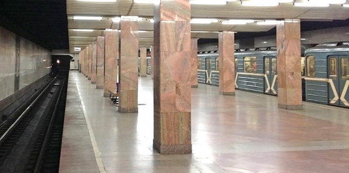 На станции метро «Печатники» пассажир упал на рельсы