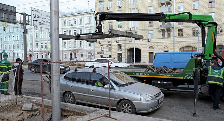 Москвичей предупреждают о «черных парковщиках»