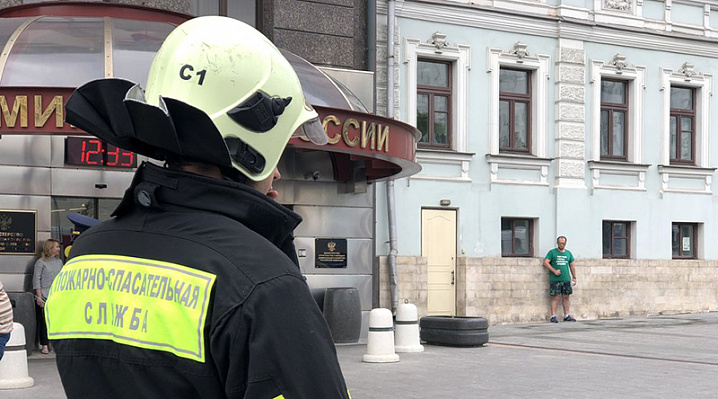 В центре Москвы мужчина облил себя бензином и сдался полиции