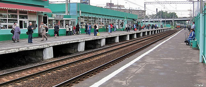 На Белорусском направлении два человека попали под поезд