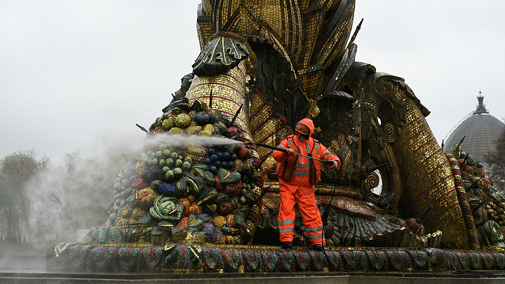 Ко Дню города в Москве помыли фонтаны, мосты и тоннели 